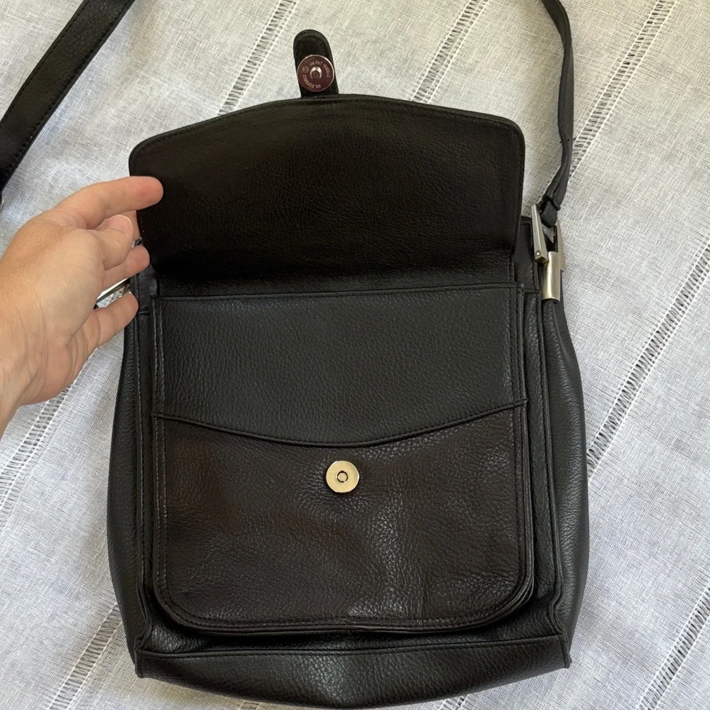 St. John's Bay Black Leather Messenger Bag